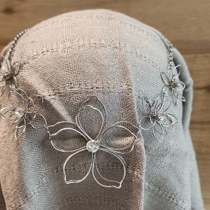 Elegant Silver Floral Necklace (N12)